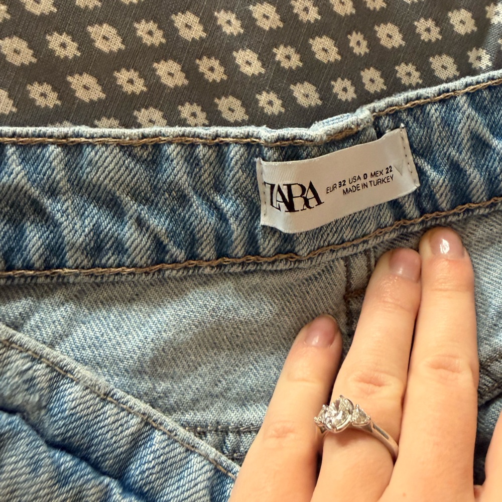 Zara Women's Denim Jeans in Light Blue
